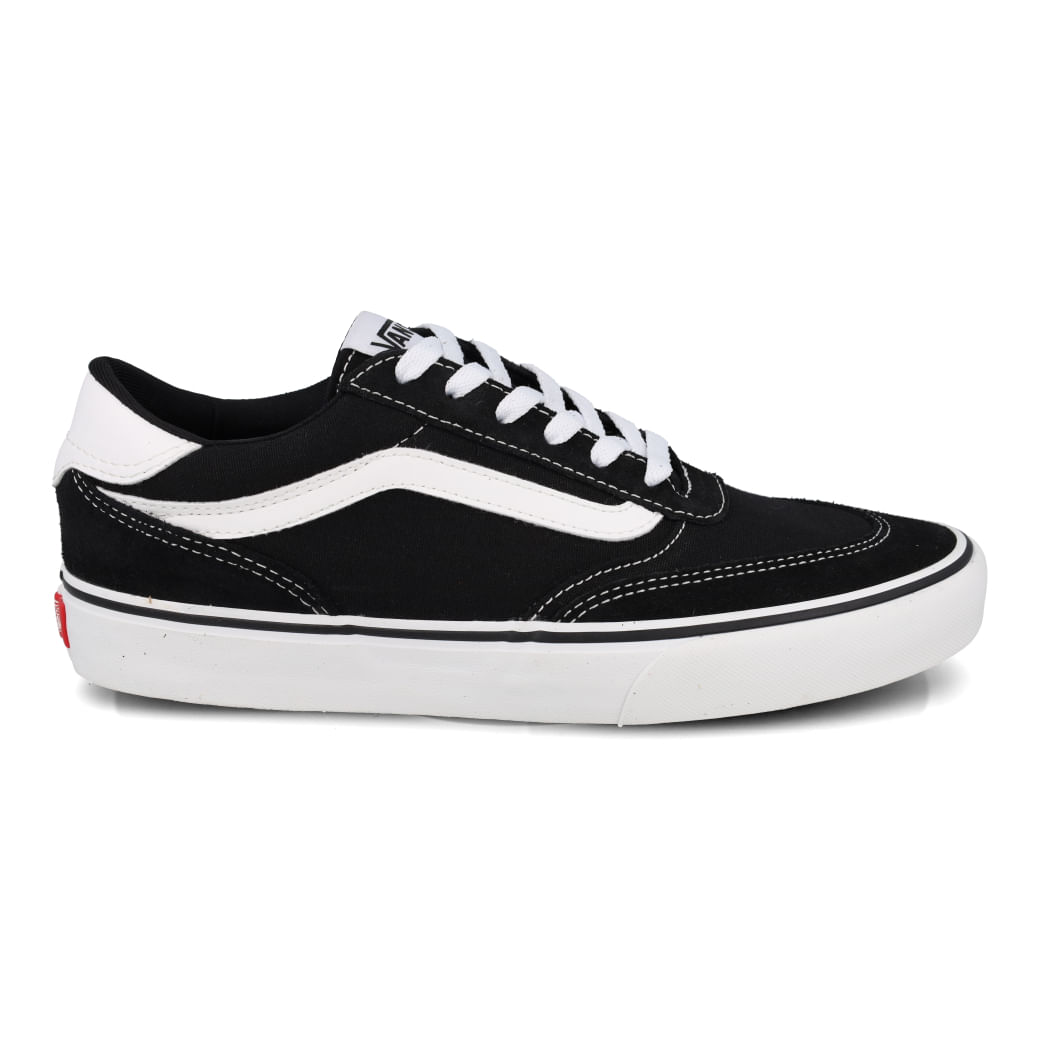 Tênis casual masculino Vans Brooklyn preto com detalhes brancos, vista lateral direita.